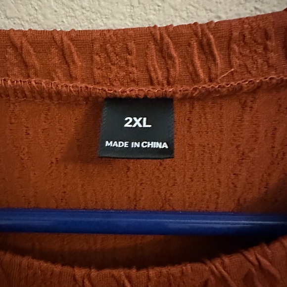 Elegant Burnt Orange Floral Top 🧡 - Picture 4 of 7